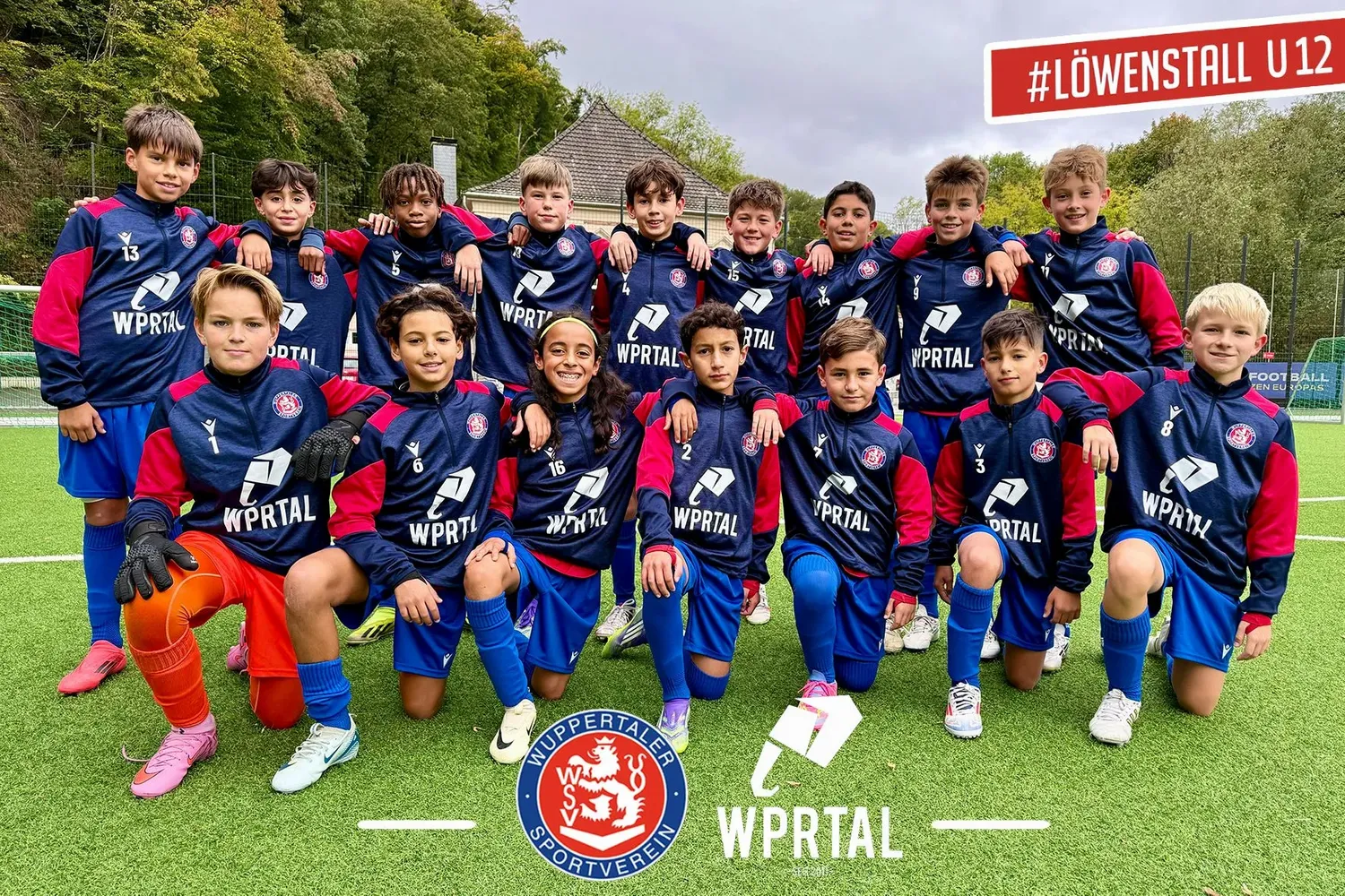 Neue Aufwärmpullover für unsere U12 – gesponsert von wprtal 