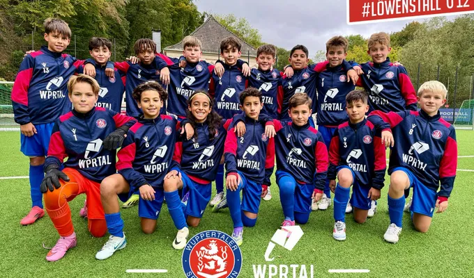 Neue Aufwärmpullover für unsere U12 – gesponsert von wprtal