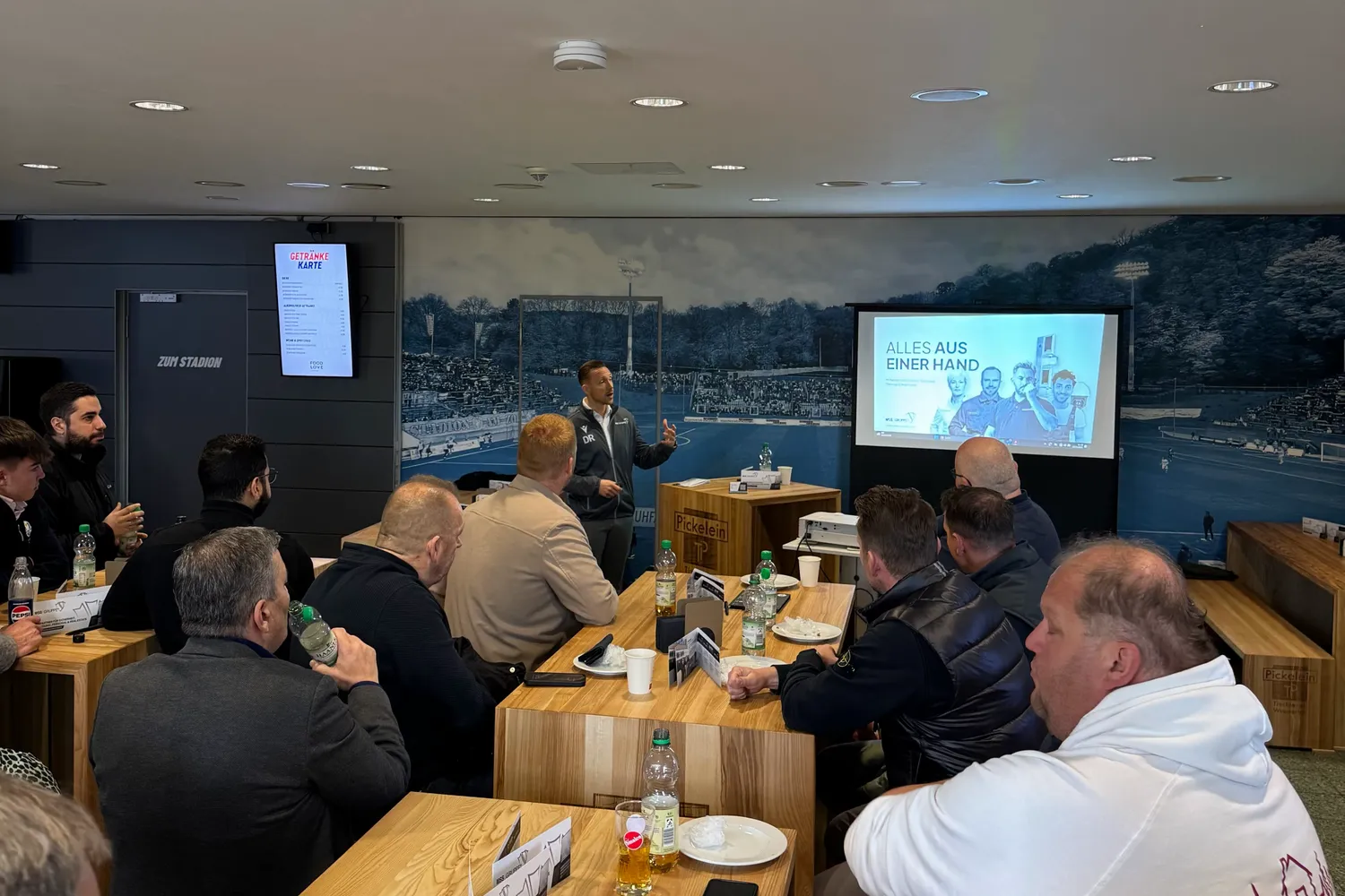 Rot-Blaue Mittagspause: Networking mit Ballgefühl