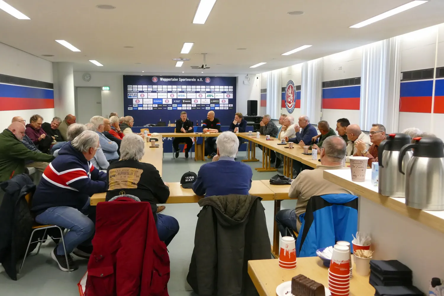 Seniorenkreis mit besonderem Gast