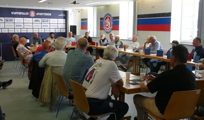 WSV-Seniorenkreis mit Trainer und Vorständen